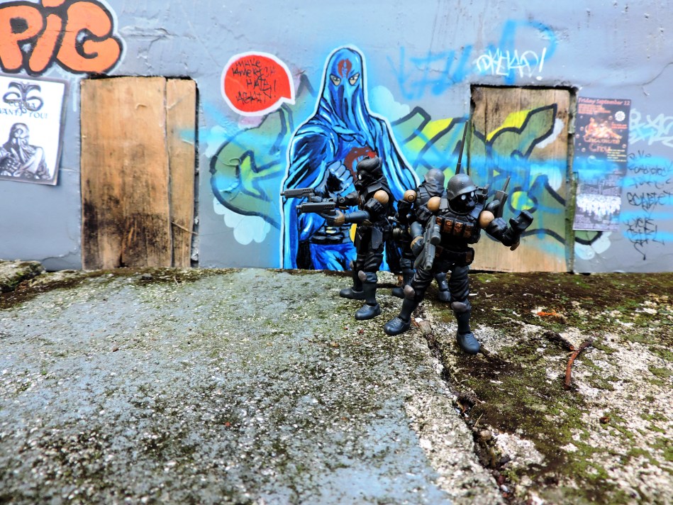 B2.Five Acid Rain World Bucks Team Troopers - Surveillance Port (60)